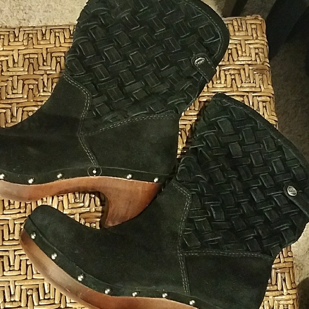 Ugg bootie